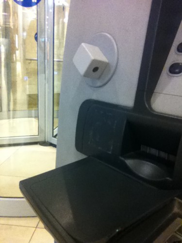 банкомат с камерой для съемки ввода пин-кода